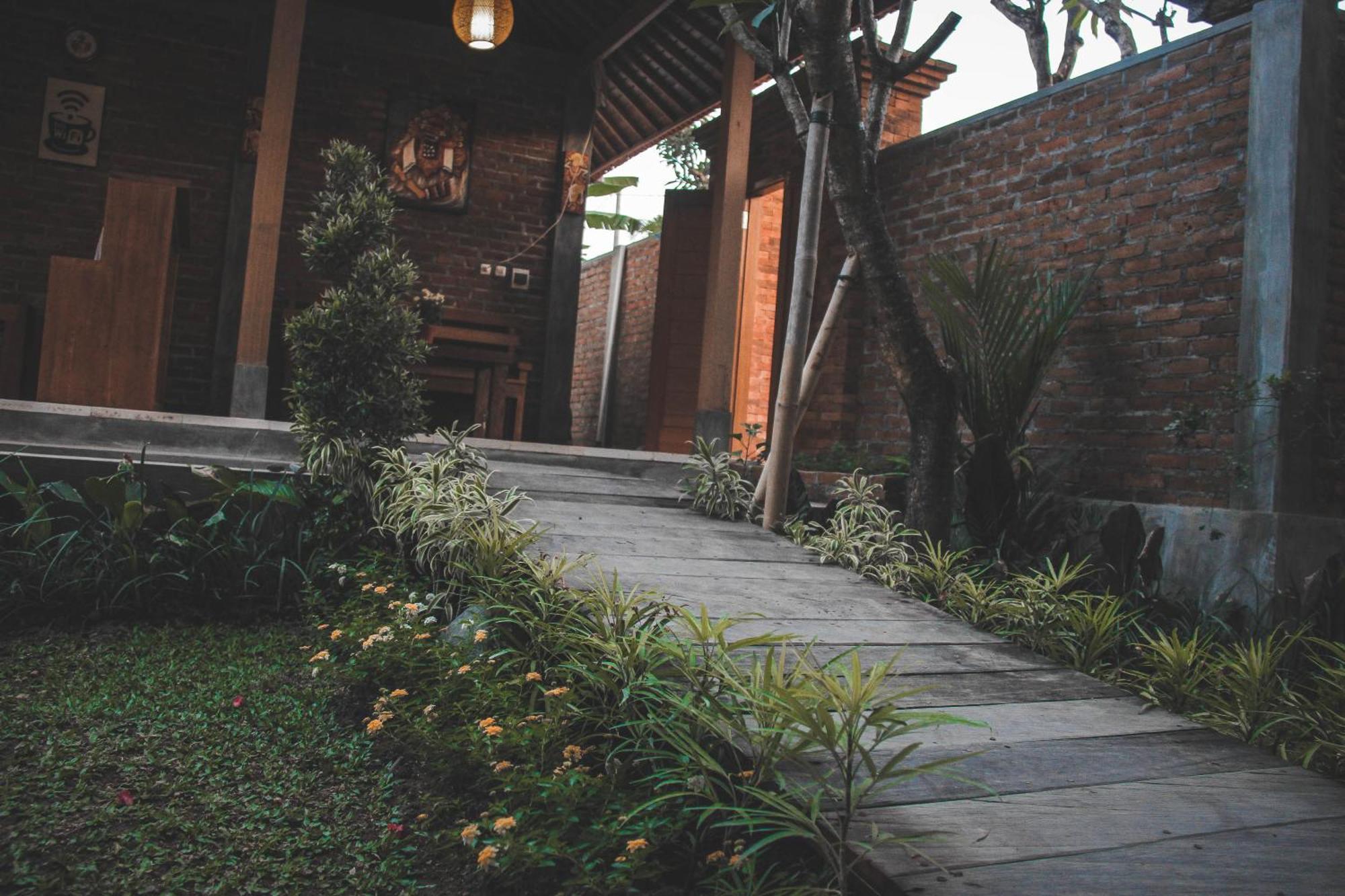 The Govardhan Homestay Canggu Eksteriør billede